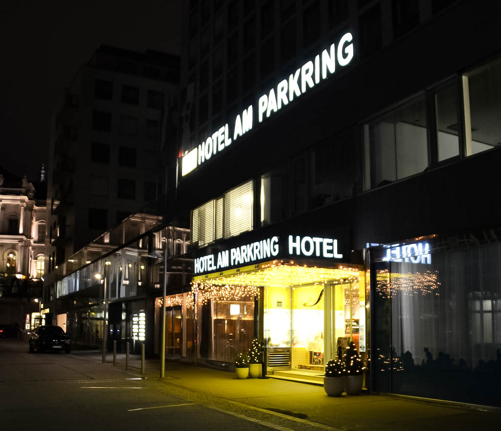 Schick Boutique Hotel am Parkring bei Nacht
