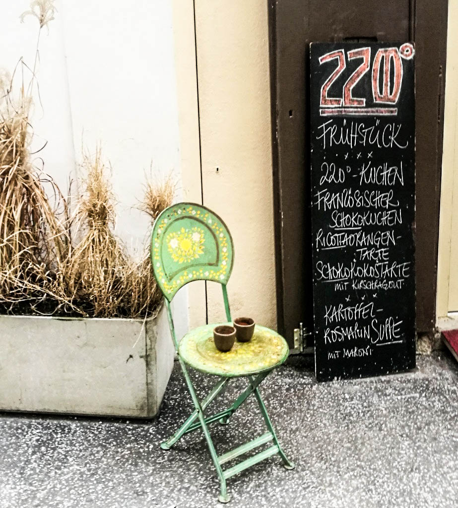 Eingan zum Café 220 Grad in Salzburg