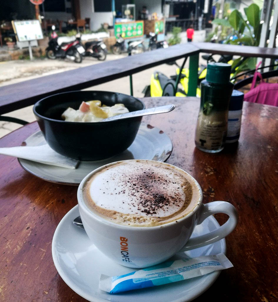Kaffee und Joghurt auf Koh Tao