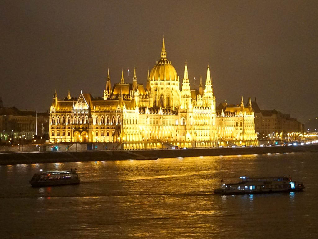 Parlament bei Nacht Budapest