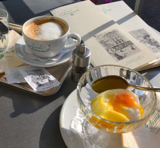 Frühstück in Salzburg; das bekannte Café Tomaselli