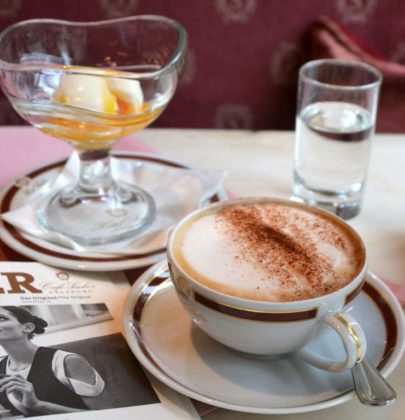 Ei im Glas; meine Salzburger Frühstückskaffeehäuser, Café Sacher