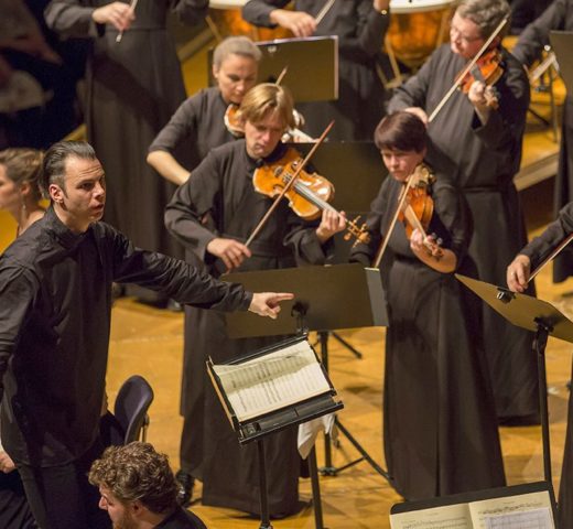 Mit den Salzburger Festspielen in Ingolstadt; das Mozart Requiem unter Teodor Currentzis