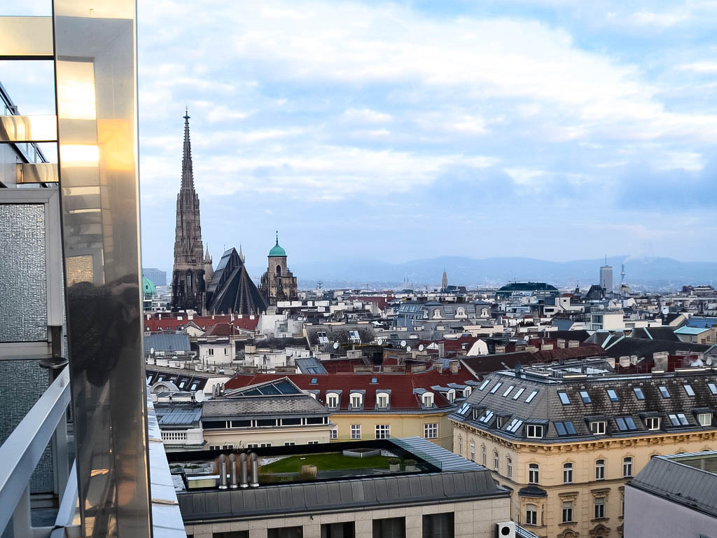 Blick über Wien mit Stepahnsplatz aus dem Hotel Schick am Parkring