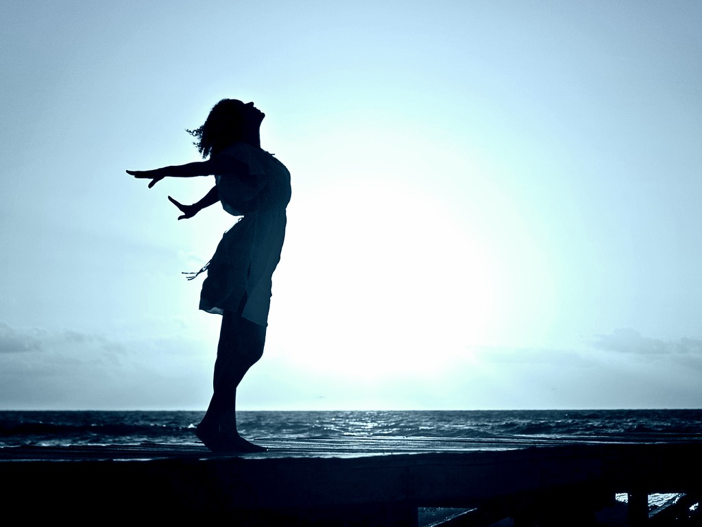Frau die atmet Photocredit Pixabay