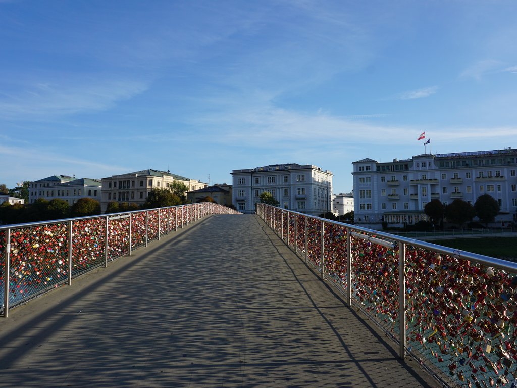 Leerer Steg in Salzburg
