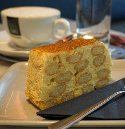 Café Zwetschke ; Stadtteilcafé in Salzburg Parsch