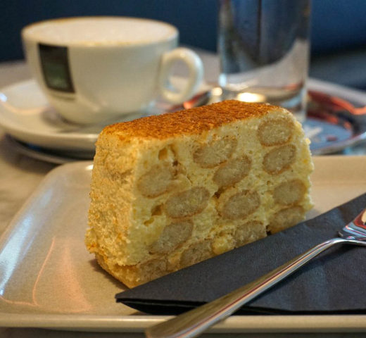 Café Zwetschke ; Stadtteilcafé in Salzburg Parsch
