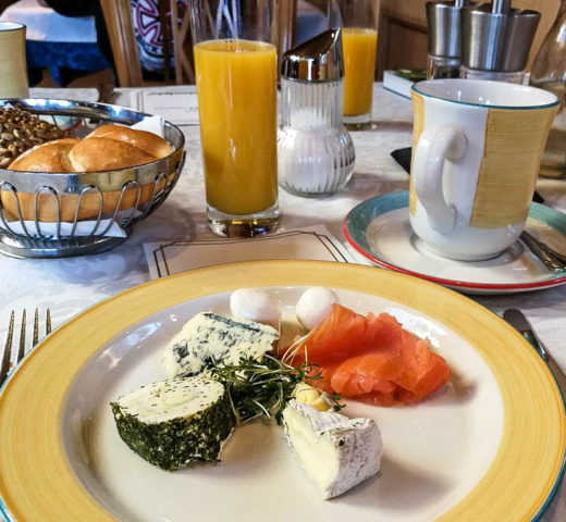 Frühstück vor den Toren von Salzburg, der Laschenskyhof in Viehhausen