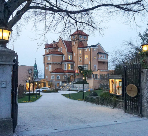 Über den Dächern der Stadt, ein Abend im Schloss Mönchstein