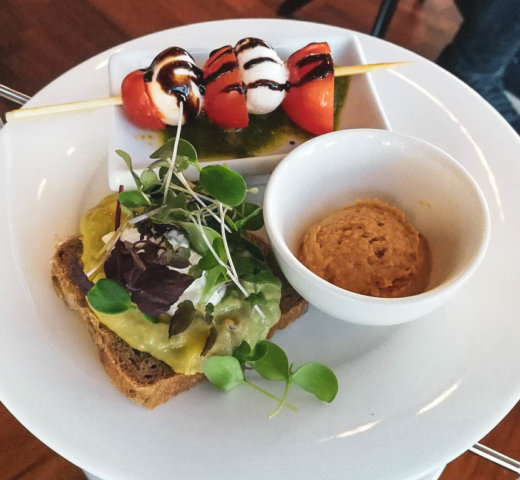 Frühstück mit Blick auf Schloss Mirabell, Imlauer Sky Bar