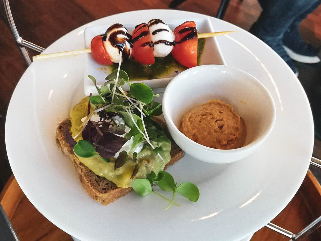 Frühstück in der Sky Bar