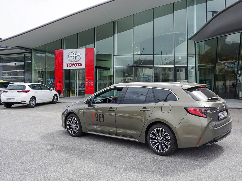 Toyota Corolla Touring Sports Style Seitenansicht