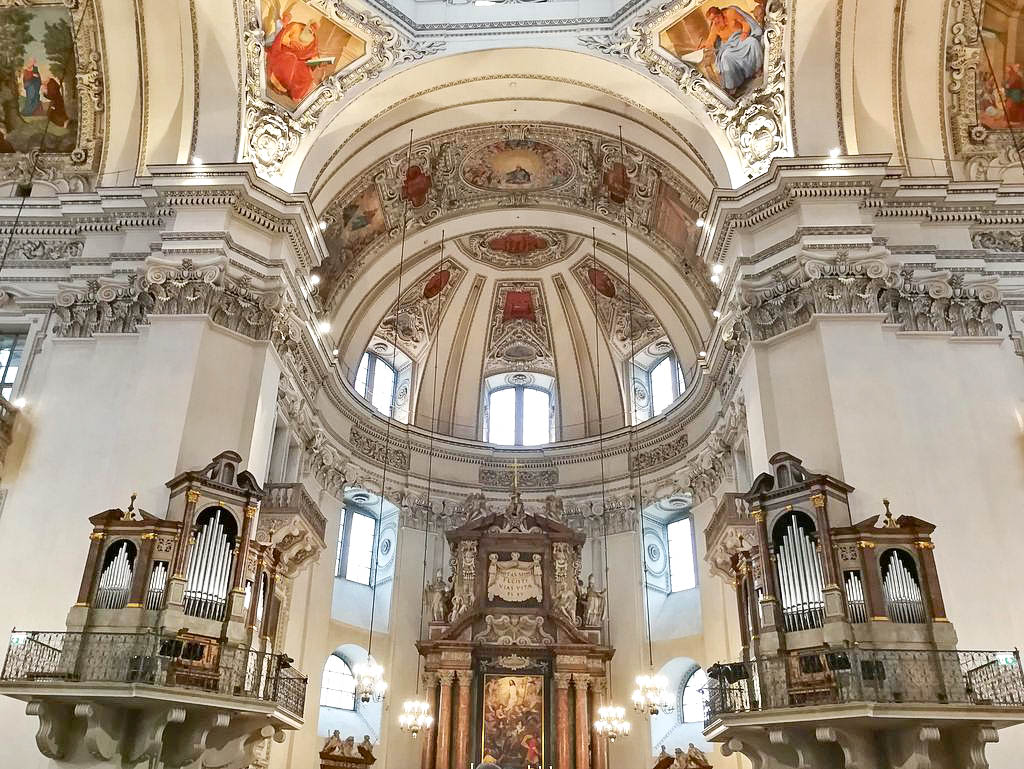 Innenansicht Salzburger Dom Kuppel