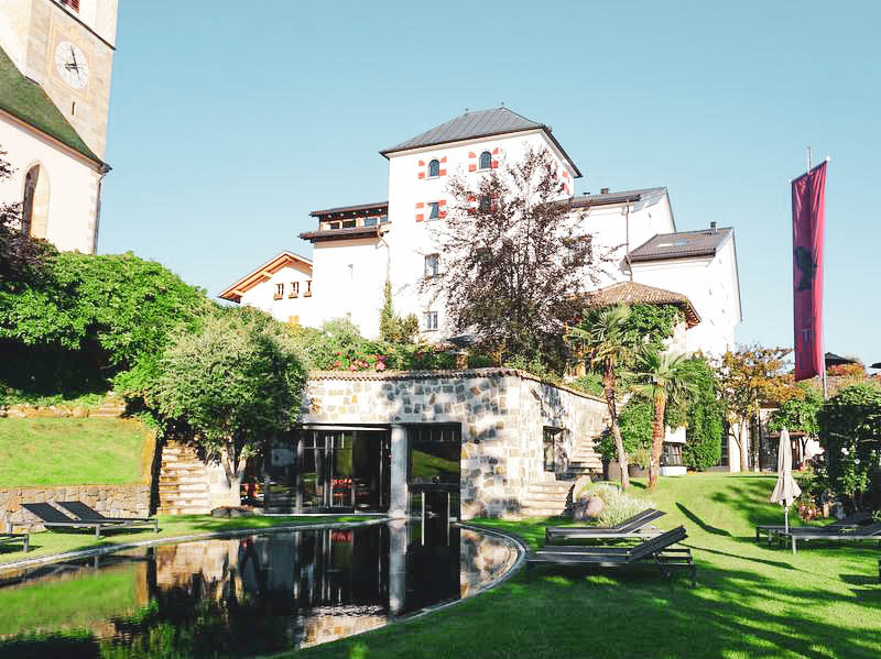 Aussenansicht Hotel Turm Völs am Schlern
