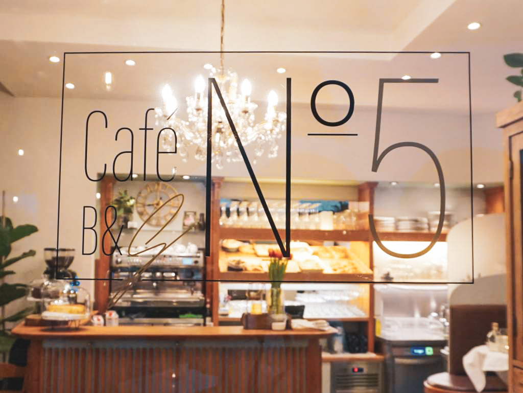 Café N°5 Salzburg Eingang