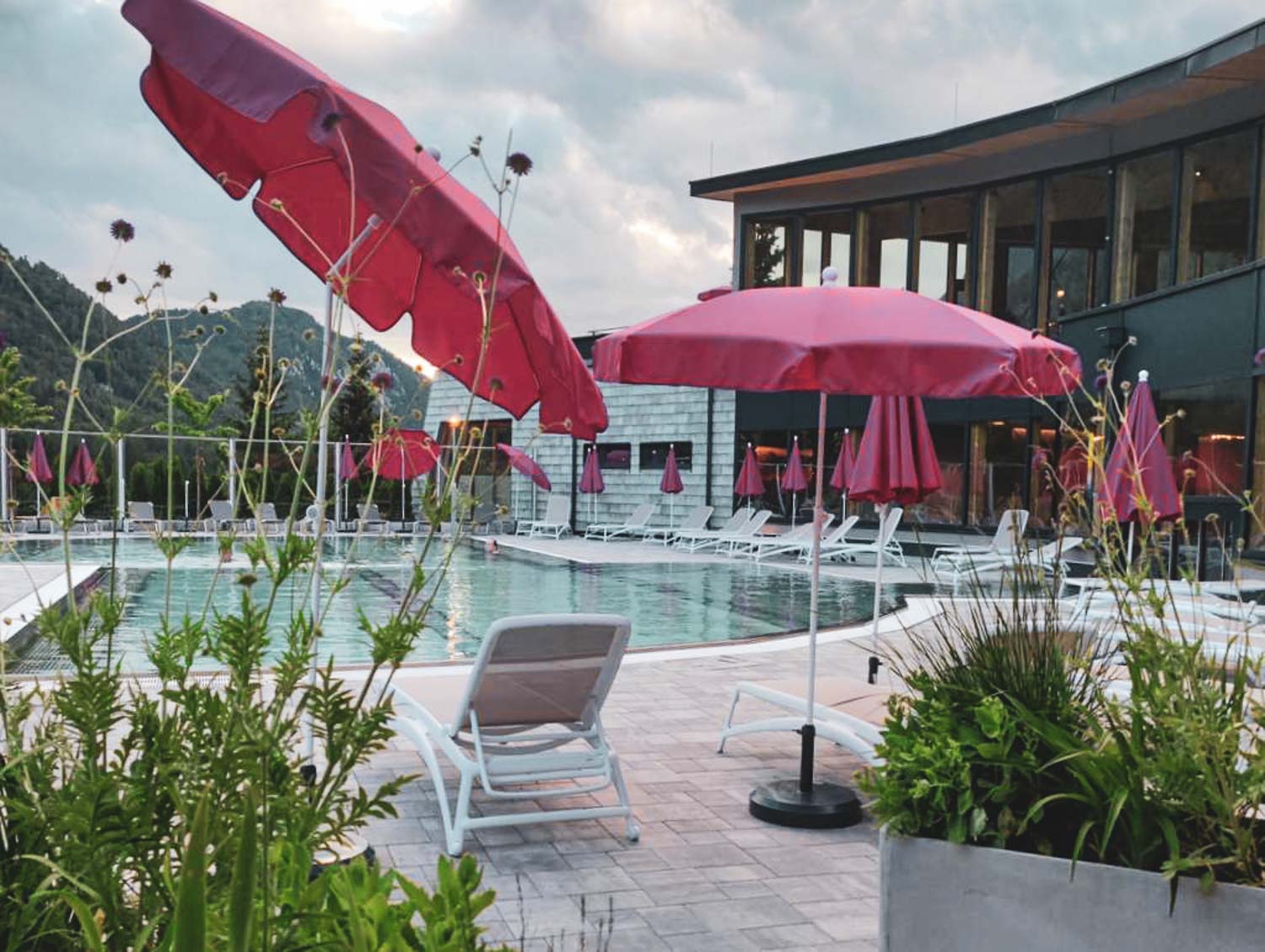 Pool mit Terrasse